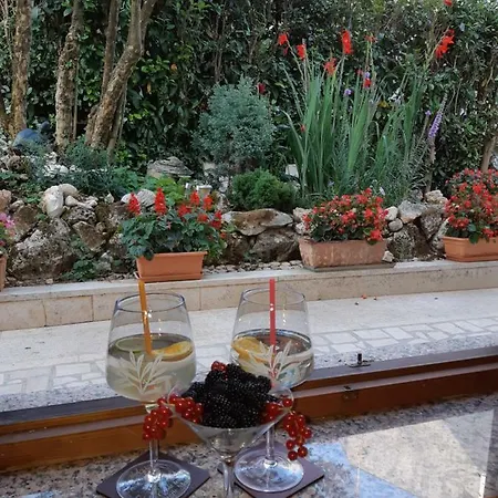 דירה Taverna Coctel *