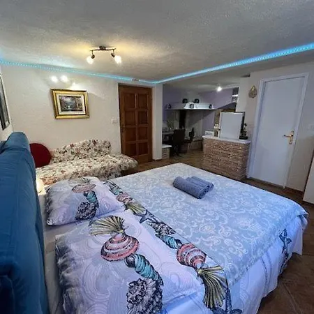 Taverna Coctel Apartment *