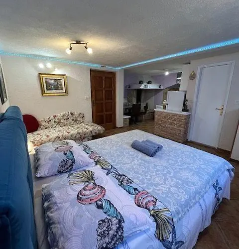 Taverna Coctel Apartment *